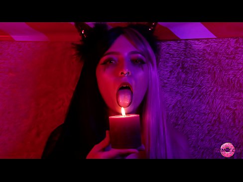 ❤️ Μια παθιασμένη πίπα από ένα σέξι Succubus με ένα σπέρμα στο στόμα της. ☑ Ποιότητα πορνό